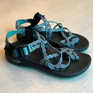 Chaco Women’s Purple Green Blue Strappy Sandal Size 6 W6